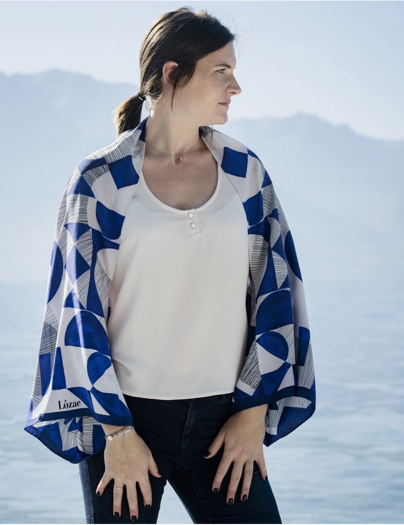 Foulard magique Santorin bleu - worn Foulard magique Santorin bleu - worn