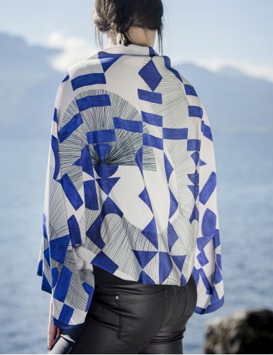 Foulard magique Santorin bleu - worn back