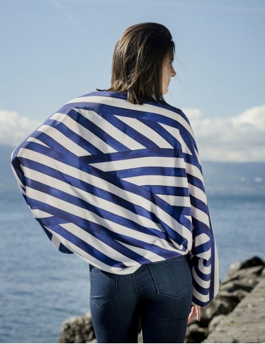 Foulard magique Ouessant bleu marine - worn back