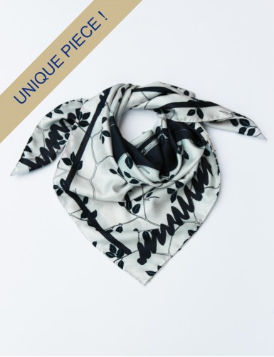 Tomori black scarf 90 - packshot